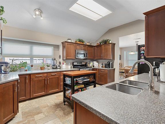 2nd image of 1305 Lovely Ln