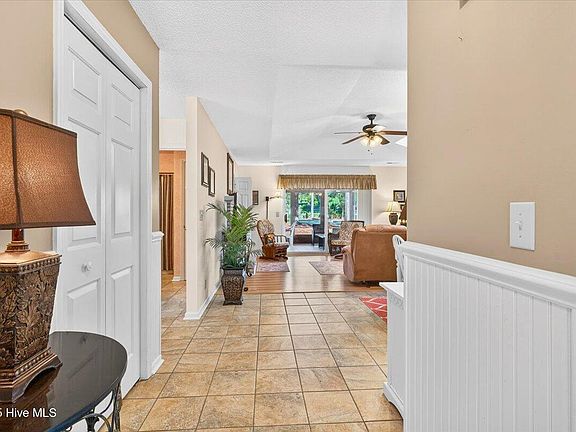 4th image of 520 Fairway Drive W