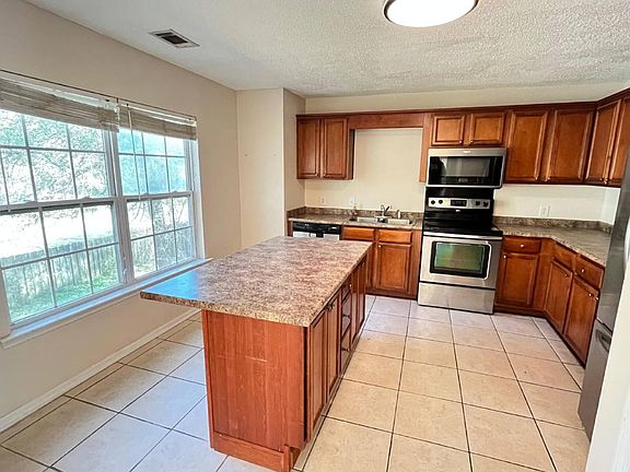 3rd image of 116 Fox Trce