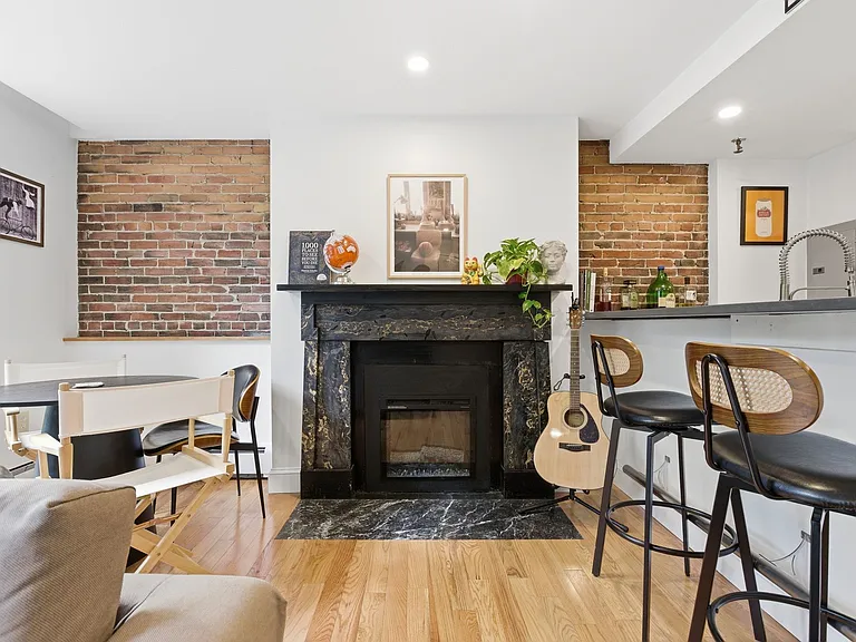4 Derne St #2 — Photo 3