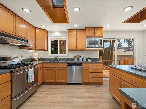 5th image of 14821 110th Avenue E