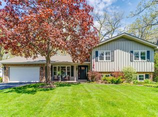 887 Timber Ln, Lake Forest, IL 60045