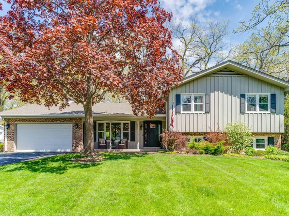 887 Timber Ln, Lake Forest, IL 60045