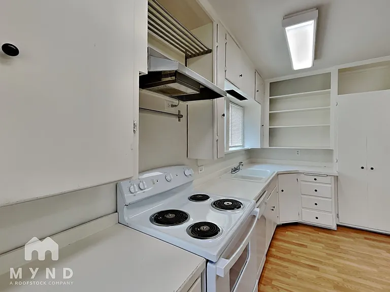 1311 N Alder St — Photo 9