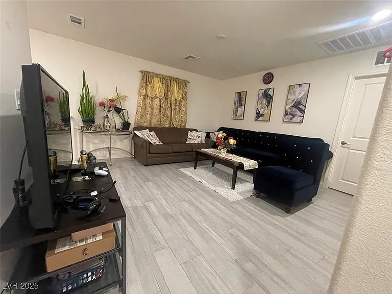 5045 Bloodhound St — Photo 12