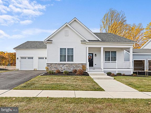 3rd image of 240 Baldy Ln