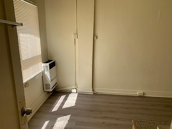 5th image of 246 S Kenmore Ave #300