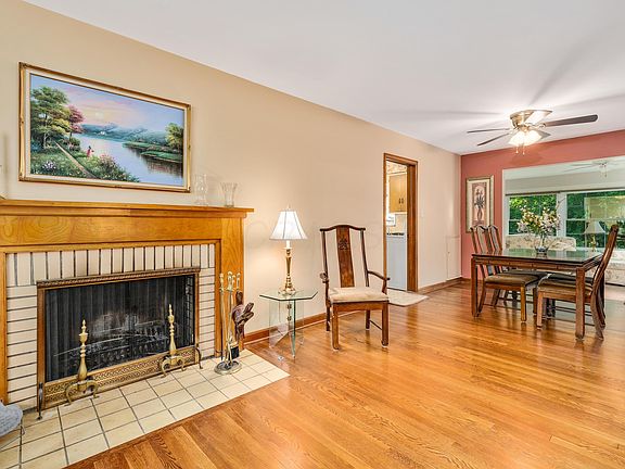 4th image of 613 Yaronia Dr