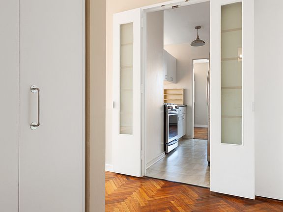4th image of 360 E 88th St APT 22A