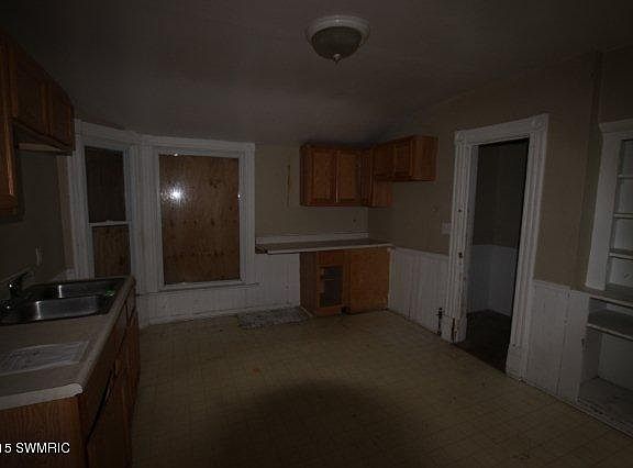 4th image of 1033 Cass Ave SE