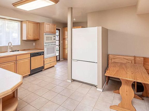 2nd image of 2111 S Ventura Dr