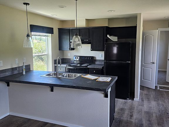3rd image of 485 NW Richard St