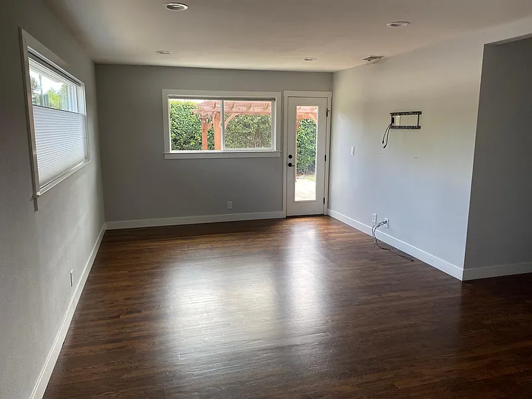 1246 E Hamilton Ave — Photo 6