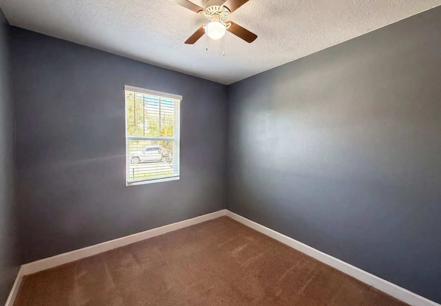 4 bed, 1949 sqft, $2,570 — Photo 4