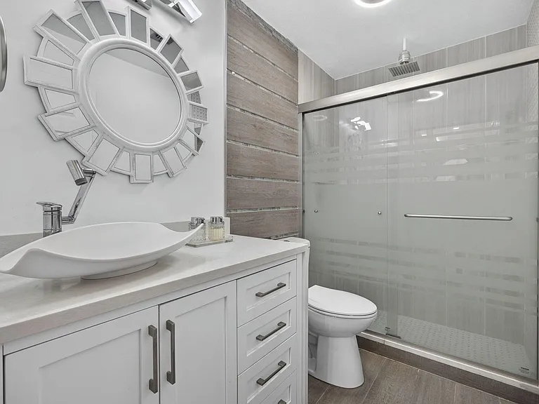 716 Lake Wellington Dr — Photo 25