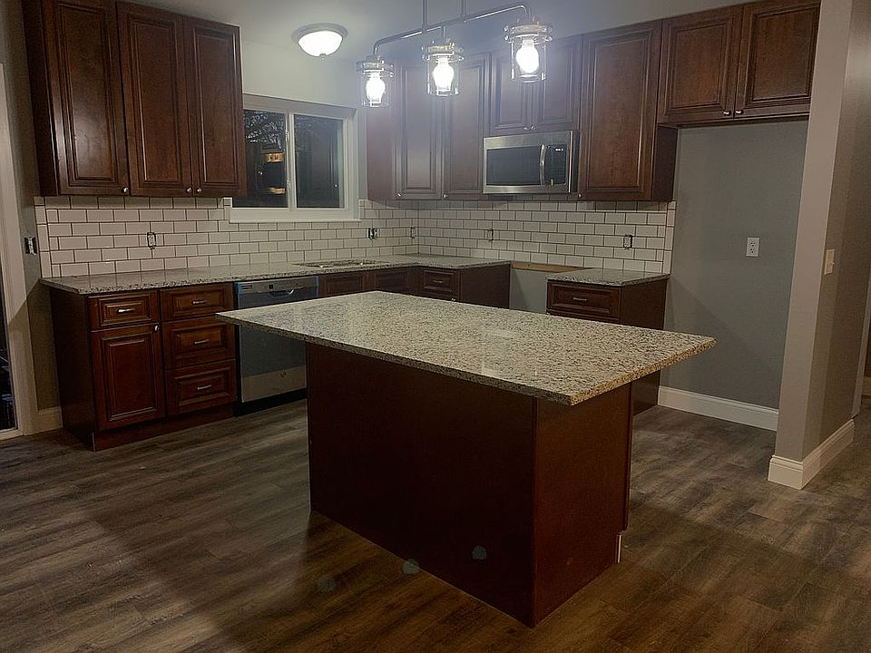 2nd image of 8 Thistledale Ct