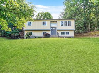 8 Parma Dr, Valley Cottage, NY 10989