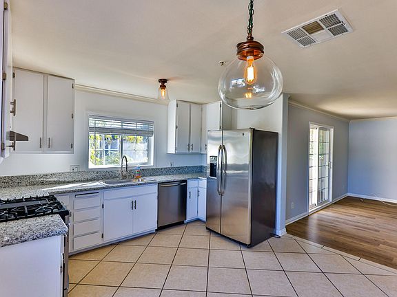 2nd image of 1927 Cloverfield Blvd APT 4