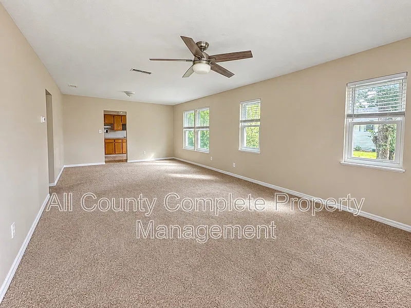 2 bed, 1.0 bath, 1086 sqft, $1,395 — Photo 2