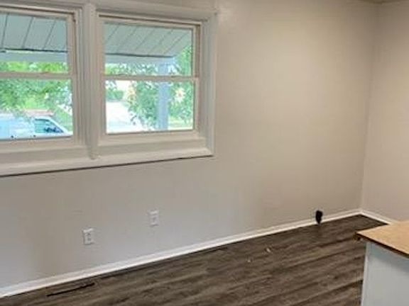 4th image of 1342 Essex Dr