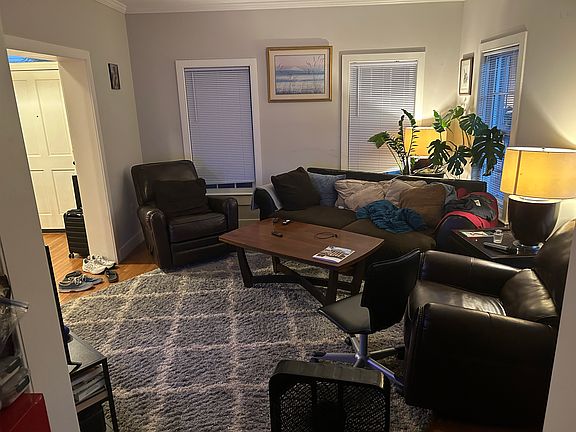 4th image of 32 Humphrey Ct
