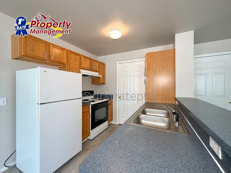5843 W Clearview Ln #201 — Photo 6