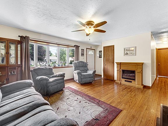 4th image of 5827 Newport Ave