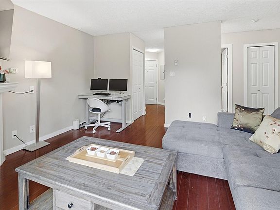 5th image of 2710 Grosvenor Rd #202