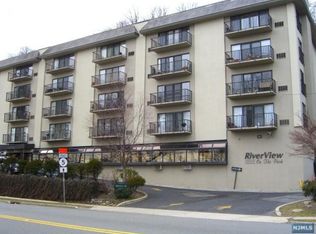 1150 River Rd APT 4D, Edgewater, NJ 07020