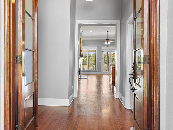 3rd image of 18559 Lake Harbor Ln