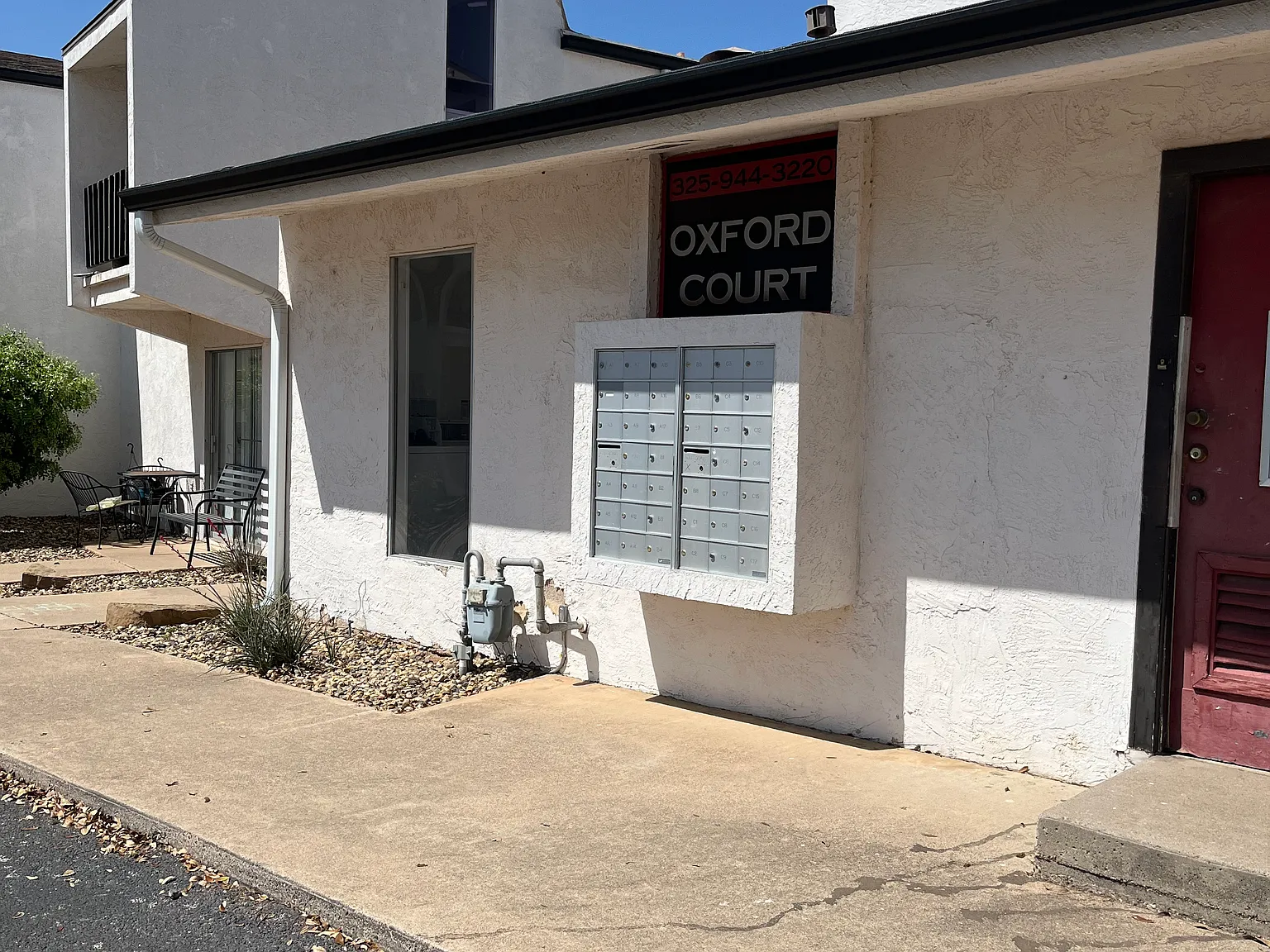 Oxford Court Apartments — Photo 2