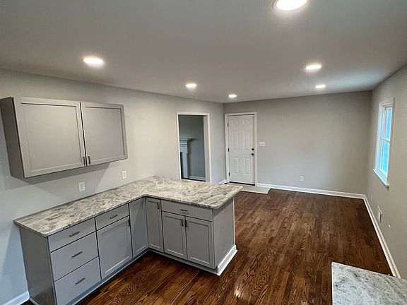 4th image of 118 Deerwood Dr