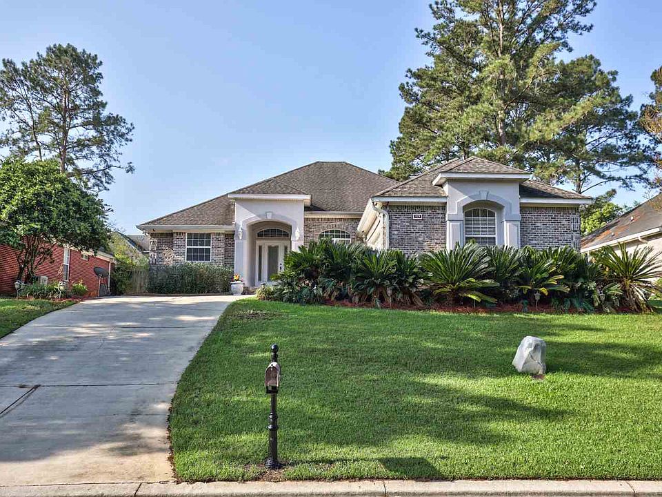 1st image of 920 Park View Dr