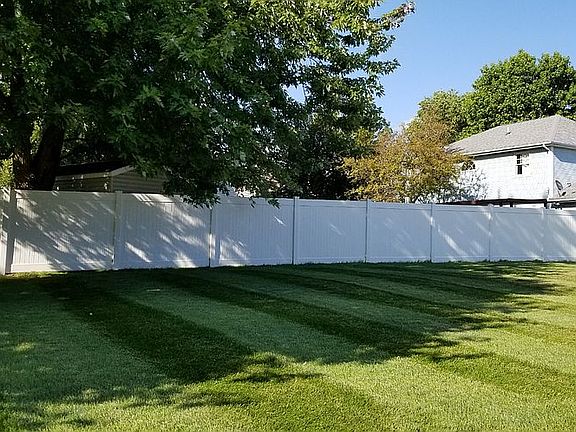 3rd image of 22453 Pepperwood Ln