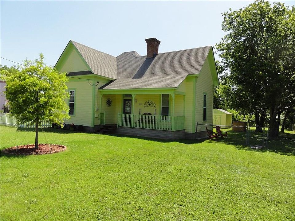 1st image of 303 S Elm St