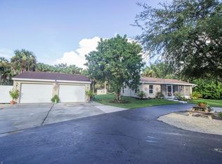 661 2nd St NE, Naples, FL 34120