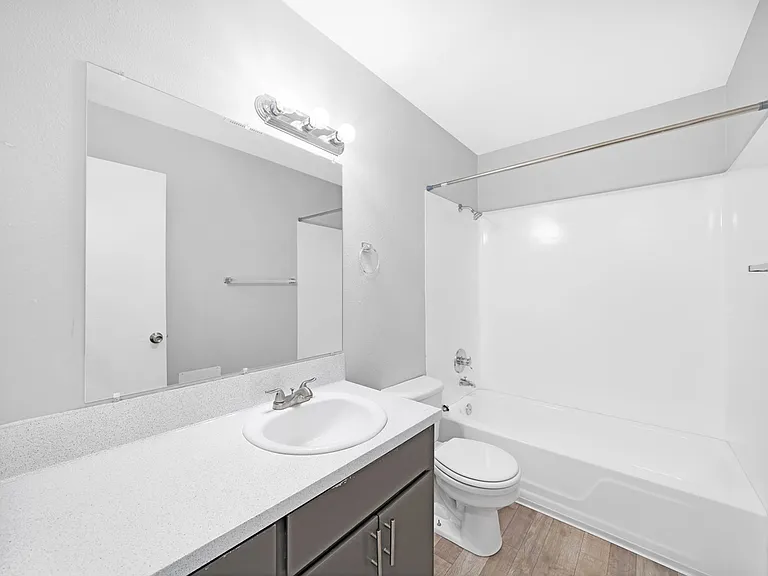 Wetherburne Square Townhomes — Photo 6