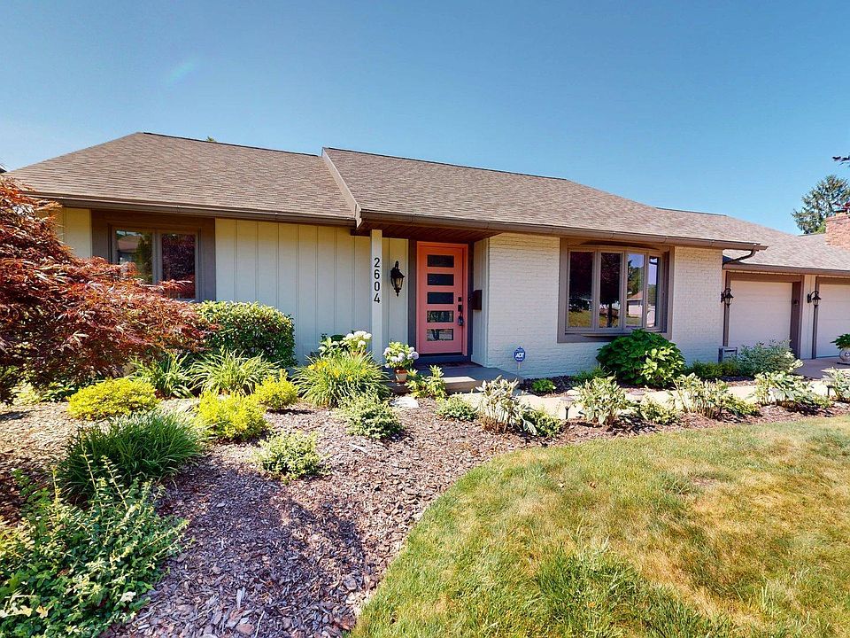 1st image of 2604 E Hills Dr