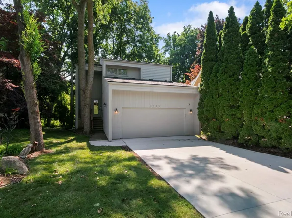 5775 Eastman Blvd, West Bloomfield, MI 48323