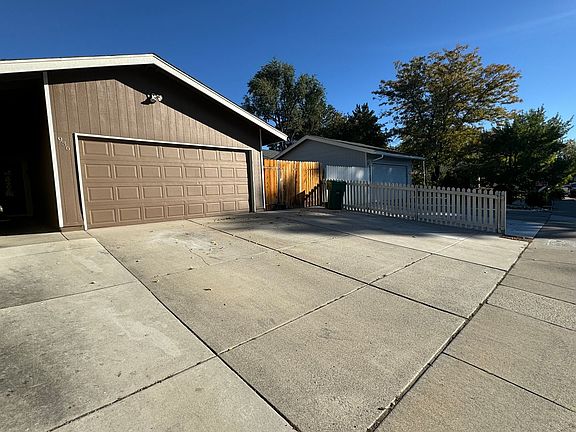 2nd image of 936 Palmwood Dr