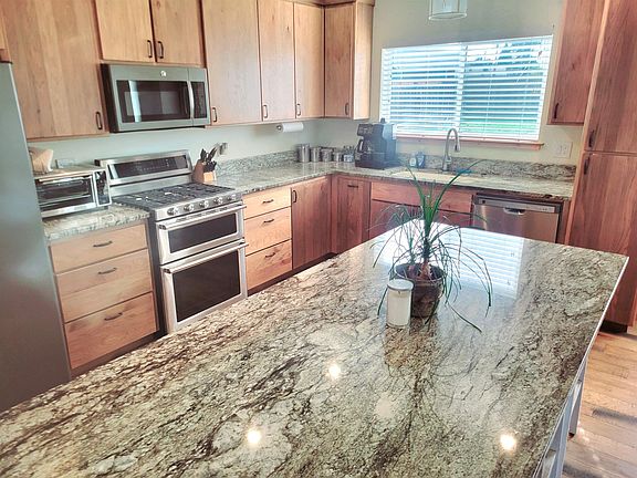 4th image of 235 Longiflorum Ln
