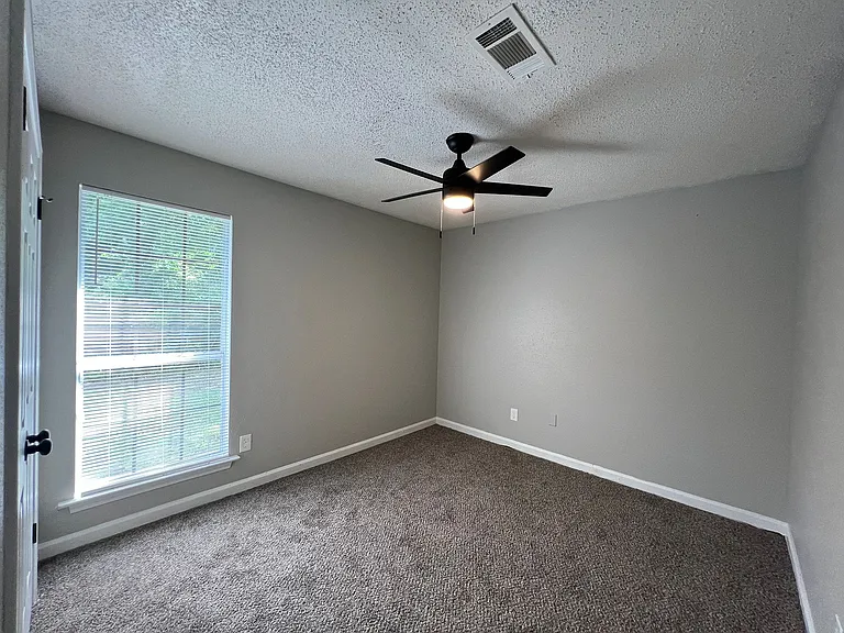 4642 Pembine Dr — Photo 4