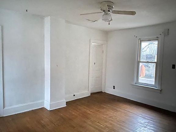 3rd image of 226 W Illinois St #2