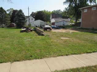 305 1/2 S Otto St, Maquoketa, IA