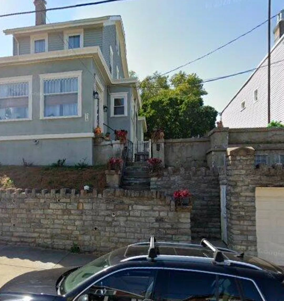 4 bed, 2400 sqft, $3,200 — Photo 1