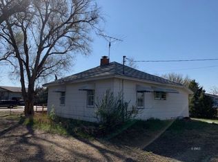 417 S Courtenay Ave, Terry, MT 59349