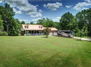154 Pin Oak Ln, Hurricane, WV 25526
