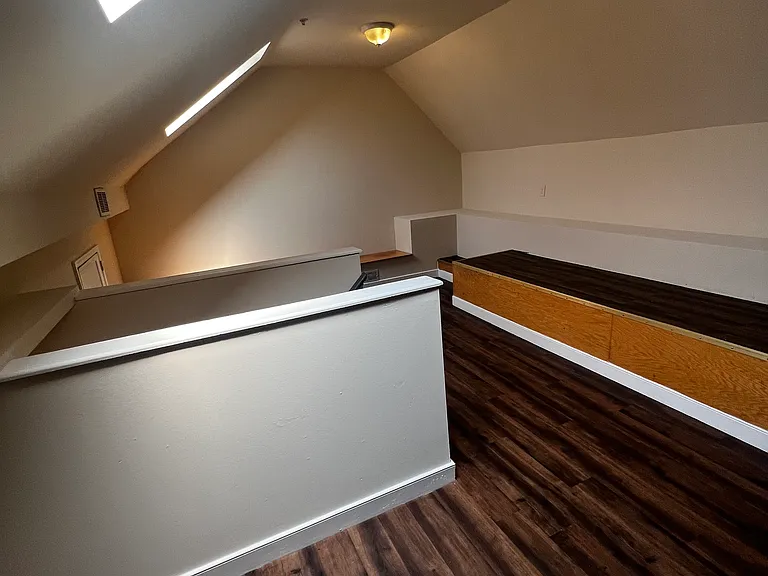 813 W Broad St #B — Photo 17