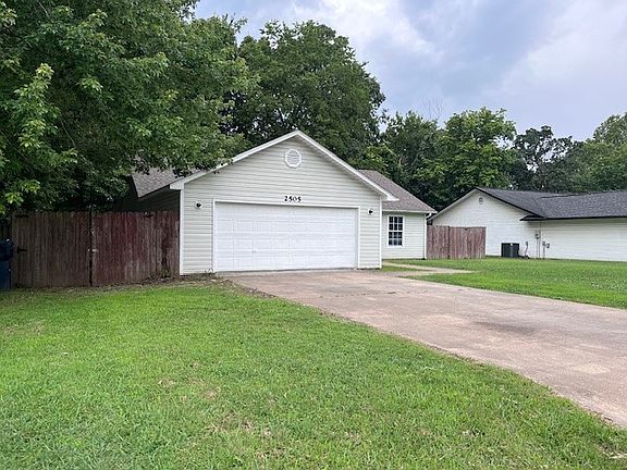 2nd image of 2505 Ravenswood Dr