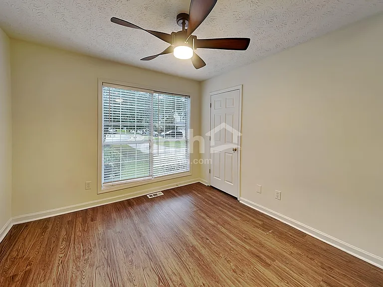 817 Hillary Ct — Photo 17